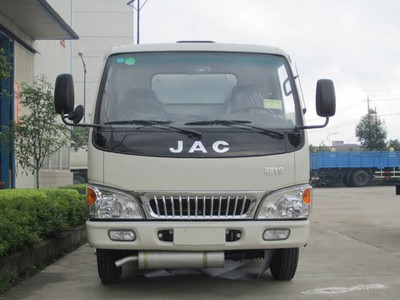 東風(fēng)綠化噴灑車廠家與專用汽車零配件生產(chǎn) 高效環(huán)保的完美結(jié)合